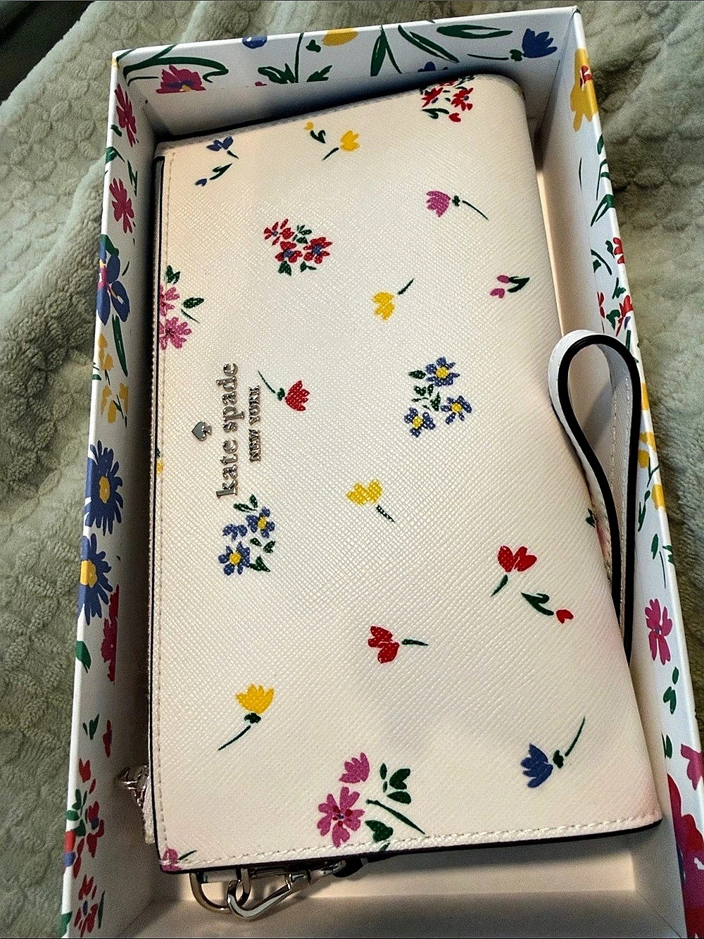 Kate Spade Lucy Floral Medium L-Zip Wristlet White & Pink